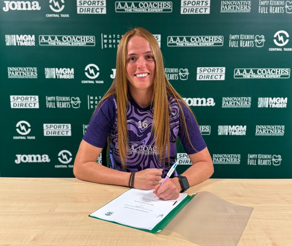 EN16signing9.jpg EN16signing9.jpg